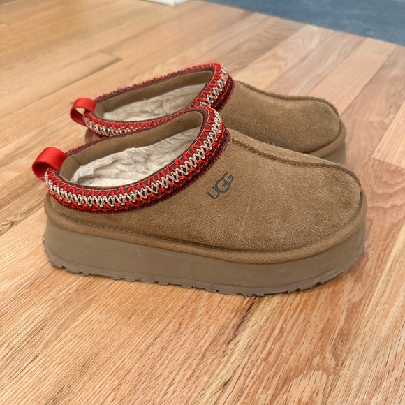 UGG Shoes - UGG Taz Slippers
